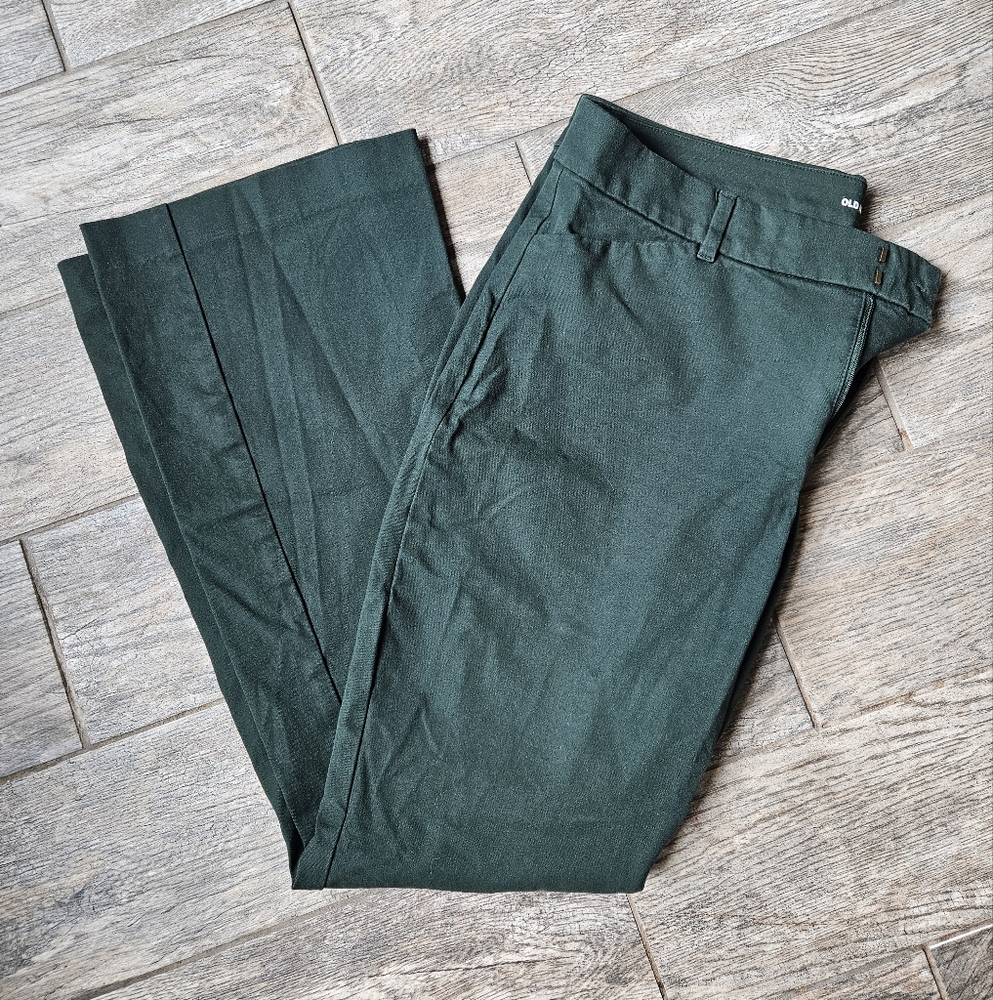 Old Navy Dark Green Mid Rise Pixie Flare Pants
